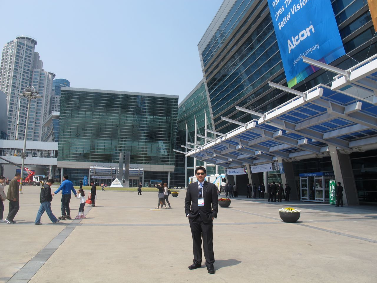 Dr. Nattawut had 2 presentations in Asia Pacific Academy of Ophthalmology Meeting 2012 in Busan, Korea