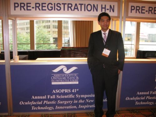 ประชุม วิชาการ 2010 American Academy of Ophthalmology , Atlanta, USA Nattawut Wanumkarng