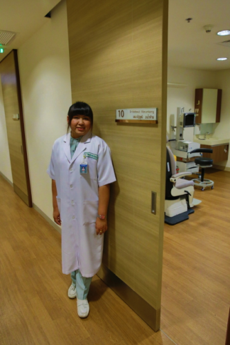 Bumrungrad International Hospital  Dr. Nattawut Wanumkarng